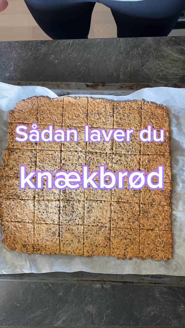 Sprøde, nemme og SÅ lækre! Hjemmelavede knækbrød med kerner – perfekte til madpakken, eftermiddagssnacken eller som knas til ostebordet 🧀✨

Opskriften finder du også på momsemad.dk 💛

#hjemmelavet #knækbrød #nemmad #momsemad #snacktid #sundsnack #bageglæde